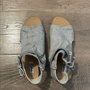Very G Gray Women's Sandals